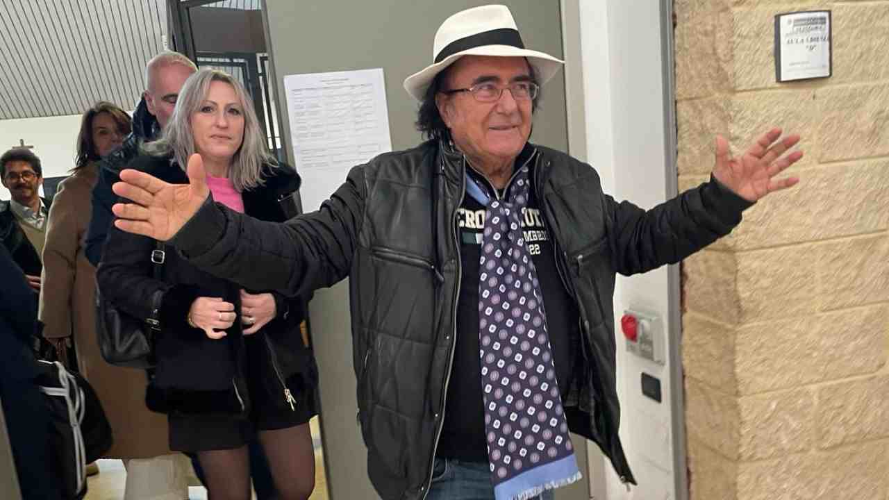 Al Bano si arrampica su un traliccio