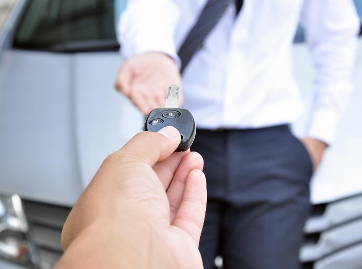 spendere meno per il Passaggio di proprietà dell'auto 